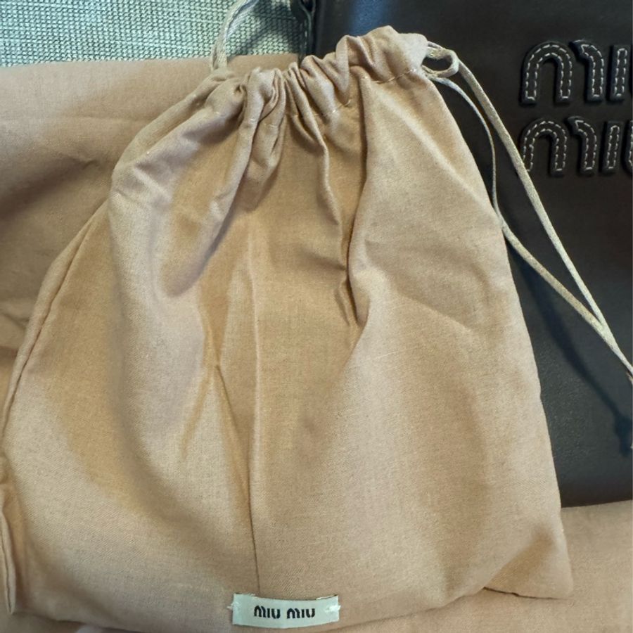 全新品,miu miu 迷你尺寸 Ivy 石南木色,有肩帶可調整-23