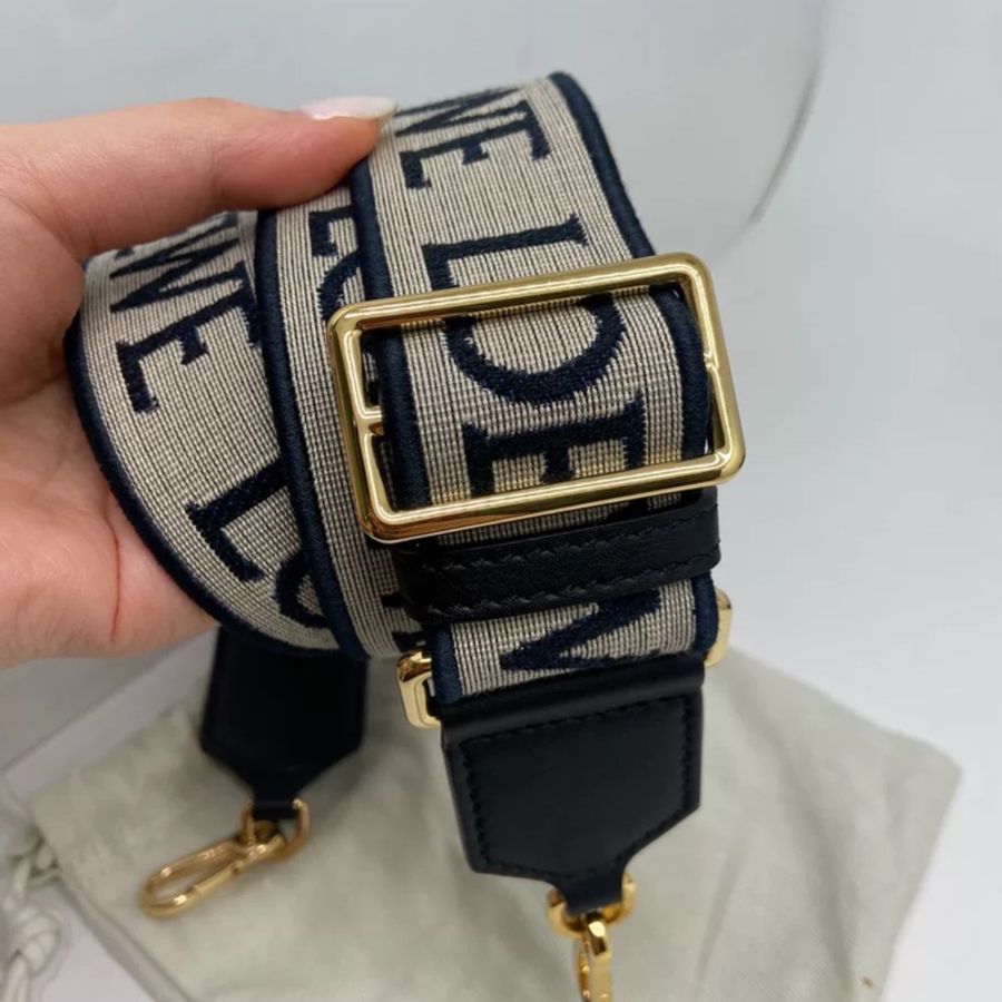 #櫃上售近3️⃣萬 #全新閒置 Loewe經典刺繡背袋-3
