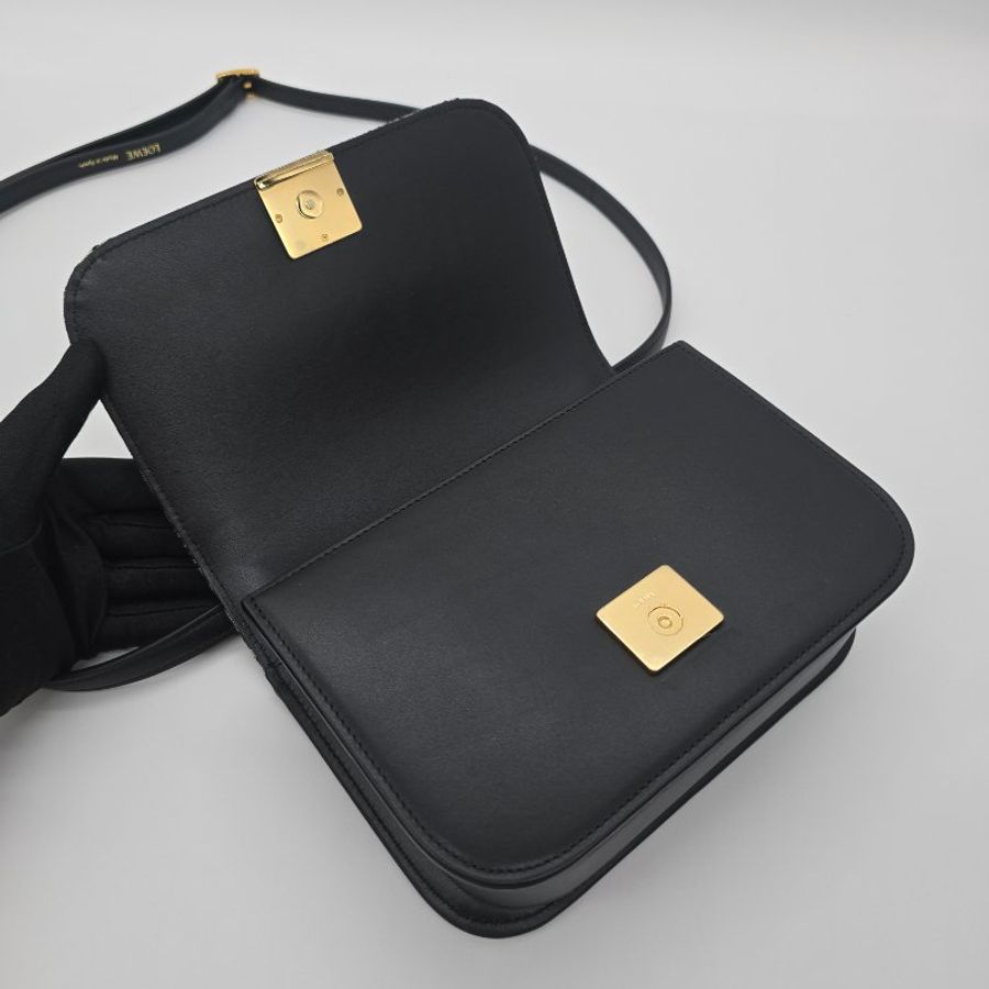 【吊牌在♥️專櫃 11 萬】LOEWE 🇪🇸 Anagram 海軍藍 經典緹花 黑色小牛皮 Goya 斜背包 豆腐包 郵差包-6
