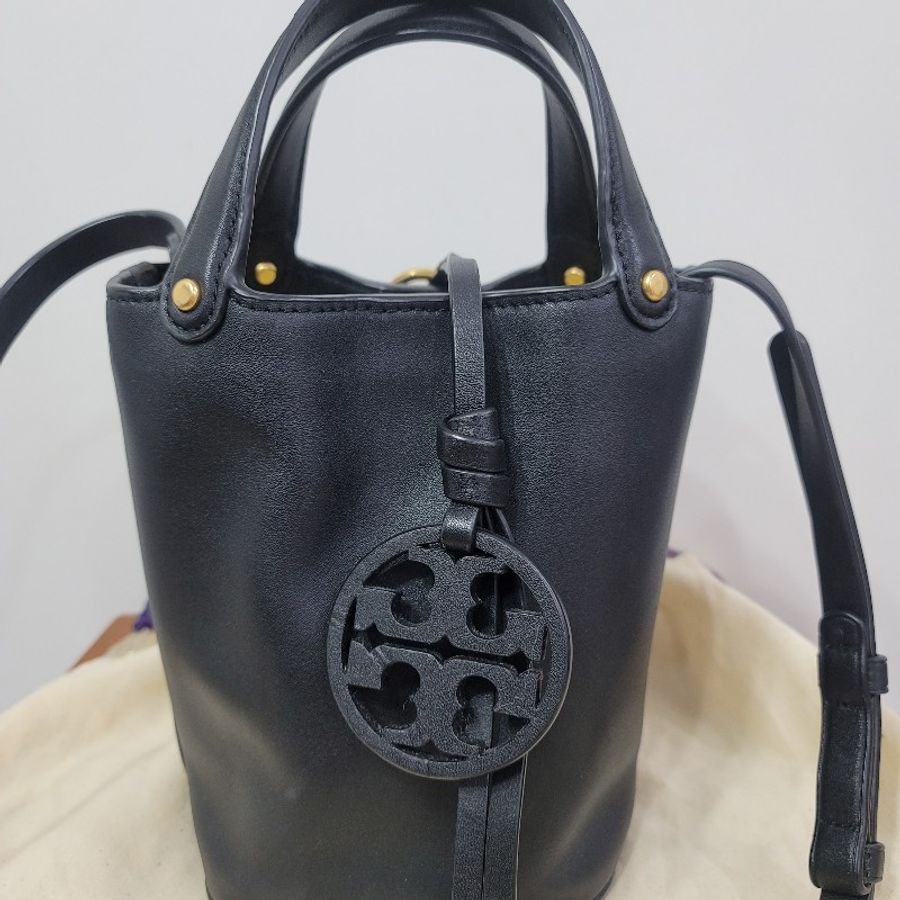 Tory Burch 黑色全皮小巧多用水桶包-0