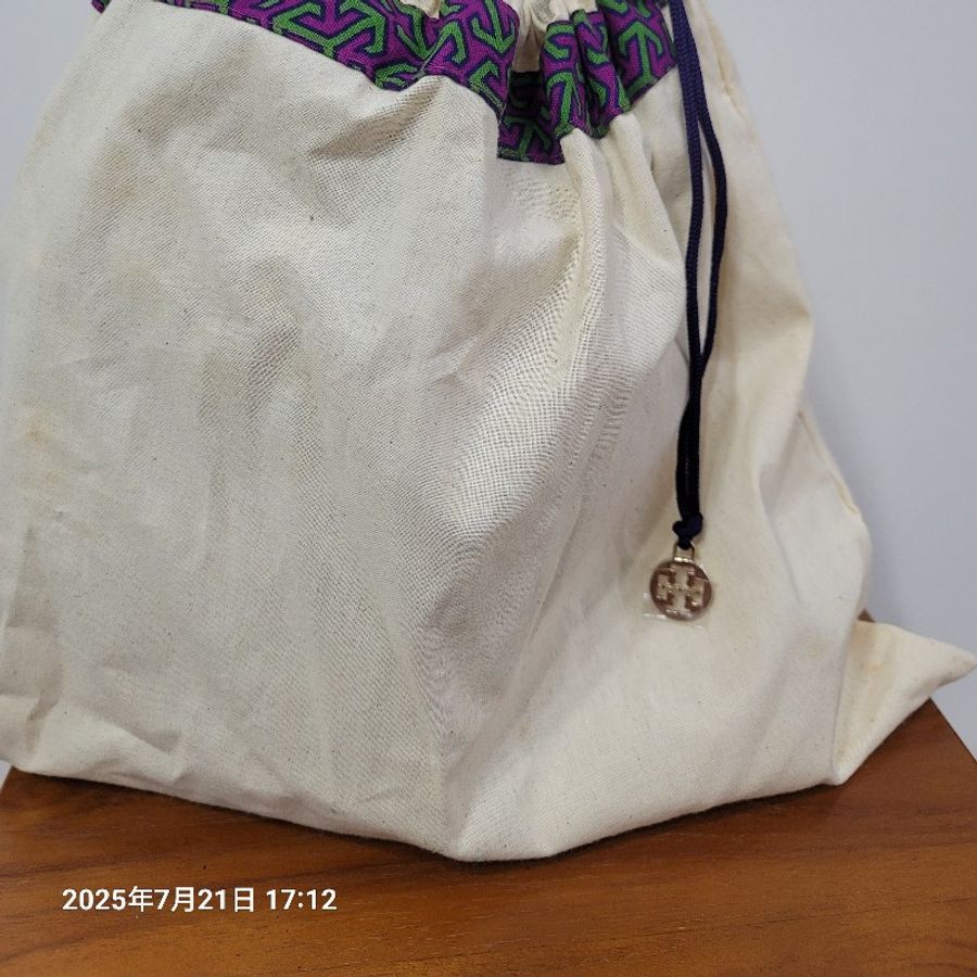 Tory Burch 黑色全皮小巧多用水桶包-3