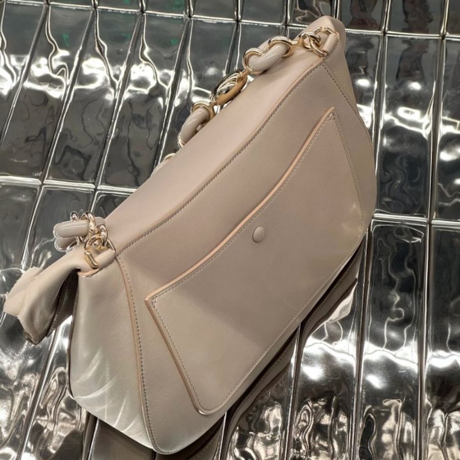 🛫早秋當季新品🛬Loewe 光滑小牛皮中款 Ola海浪 包 沙色-3