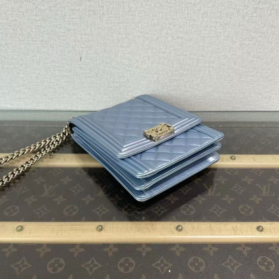 CHANEL珠光金扣leboy肩背斜背鏈條包 16*19*5 98新配件塵袋-4