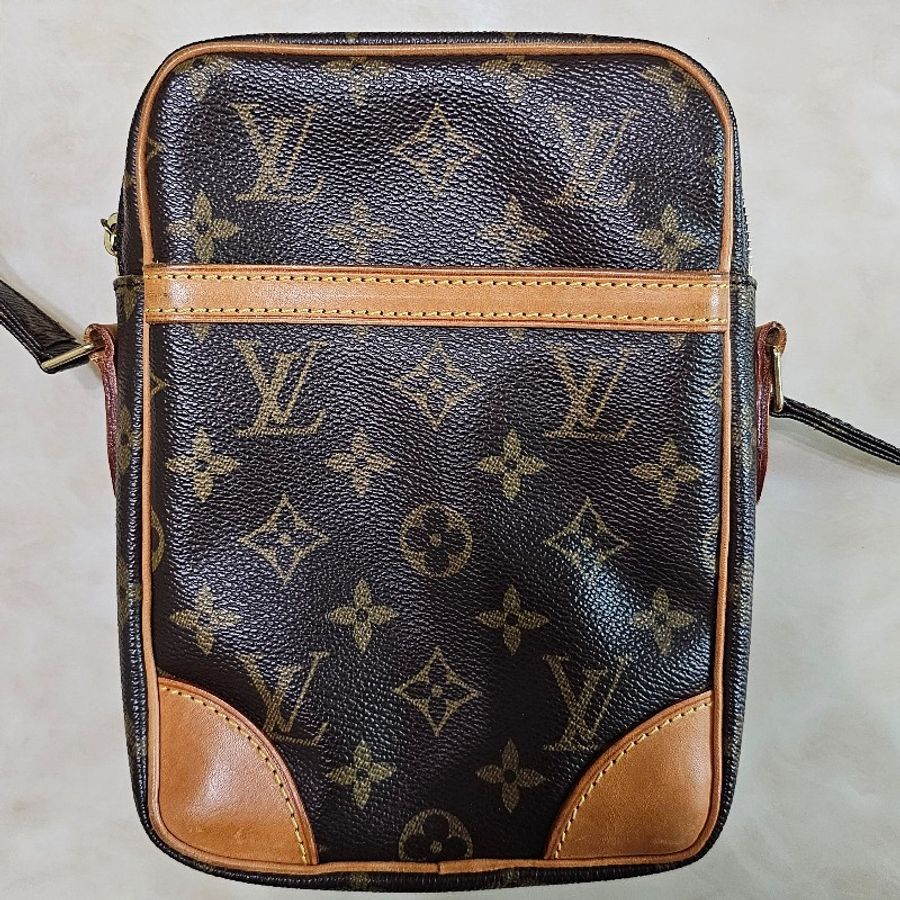 LV 斜背包 相機包 經典老花款-11