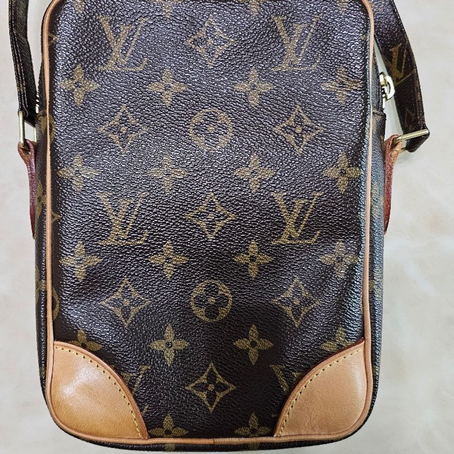 LV 斜背包 相機包 經典老花款-12