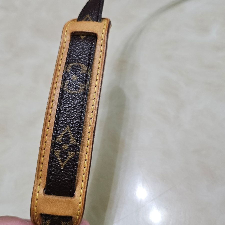 LV 斜背包 相機包 經典老花款-19