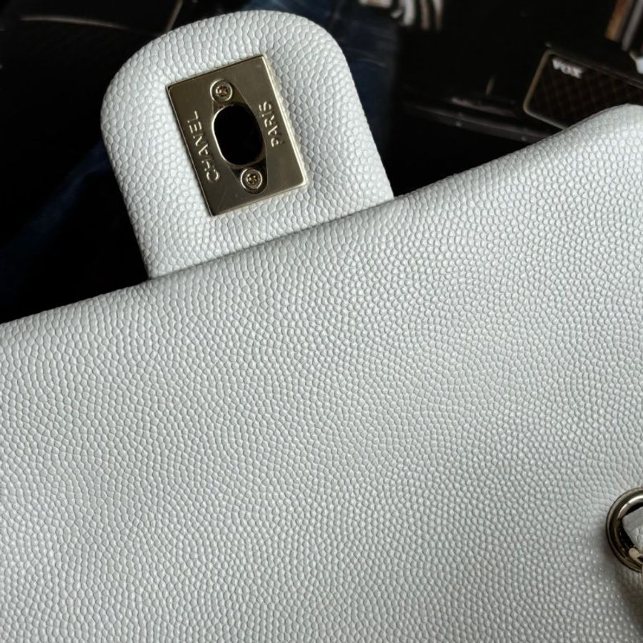 ::CHANEL:: AS4058白色荔枝菱格淡金雙C轉釦掀蓋金鍊後背包-10