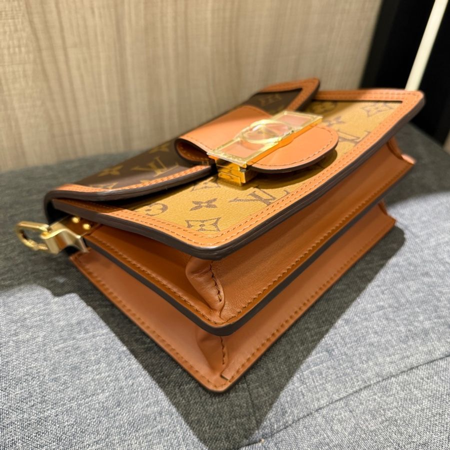 未使用新品 LV M45959 Mini Dauphine 雙色原花達芙妮肩背包斜背包-4