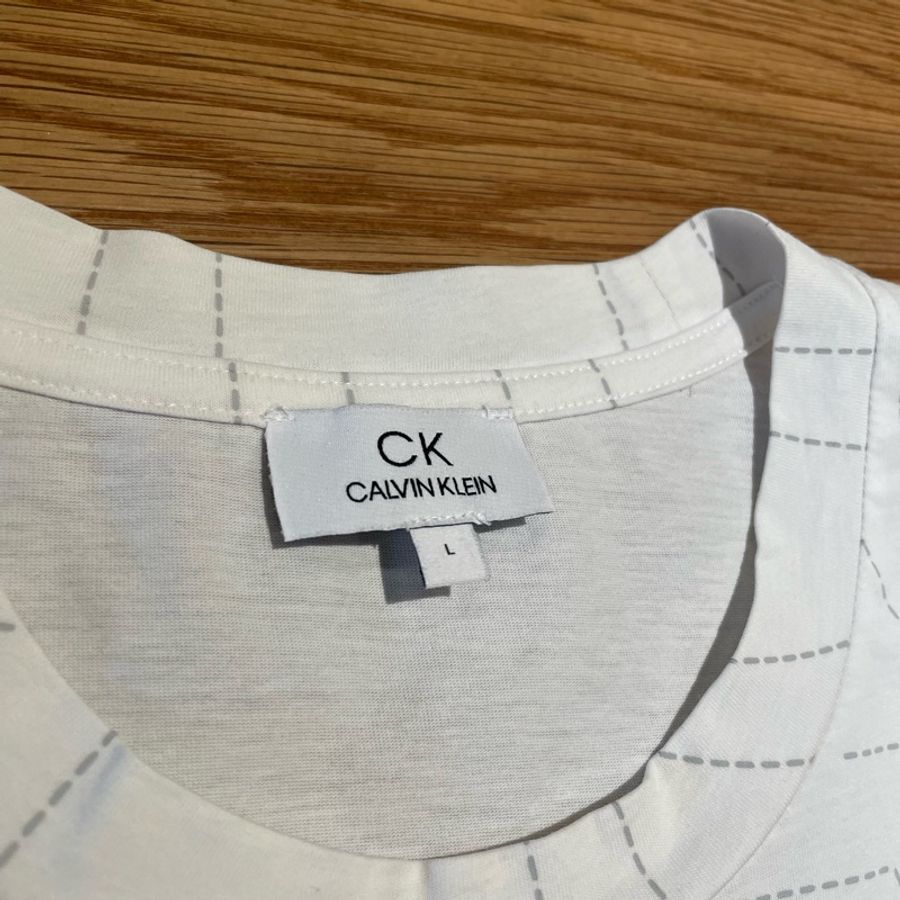 Ck白T恤。 L-7