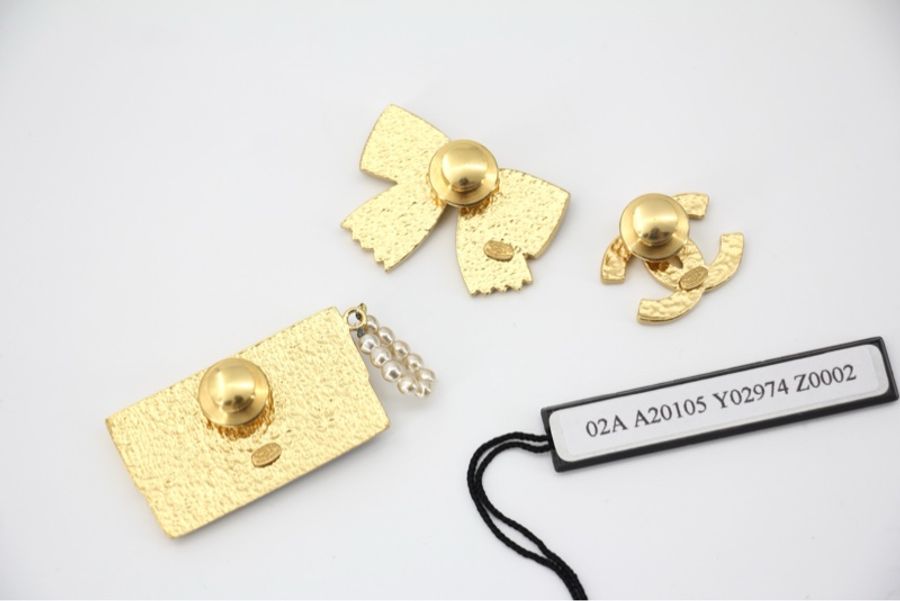 Chanel Vintage 02A 琺瑯黑色包蝴蝶結CC三件套裝胸針-1