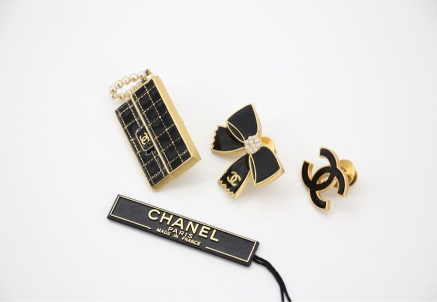 Chanel Vintage 02A 琺瑯黑色包蝴蝶結CC三件套裝胸針-2