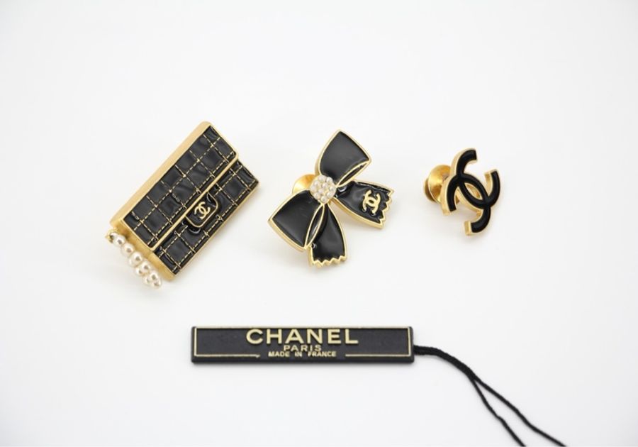Chanel Vintage 02A 琺瑯黑色包蝴蝶結CC三件套裝胸針-3