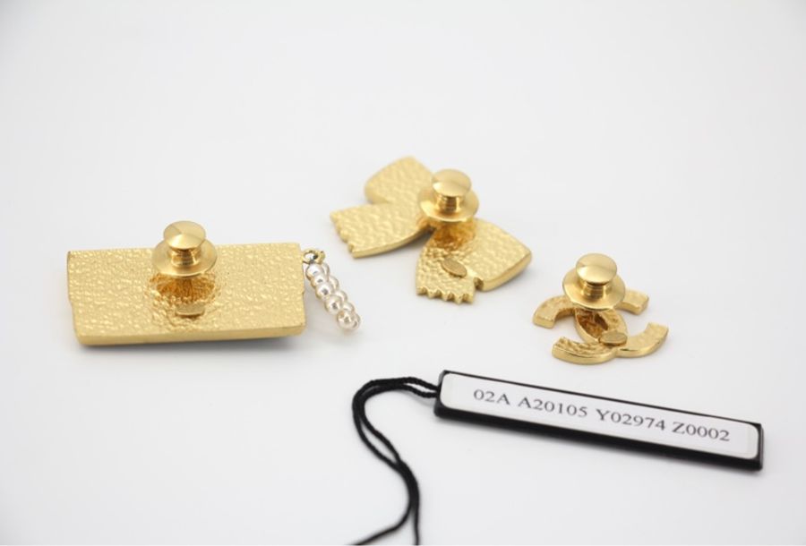 Chanel Vintage 02A 琺瑯黑色包蝴蝶結CC三件套裝胸針-6