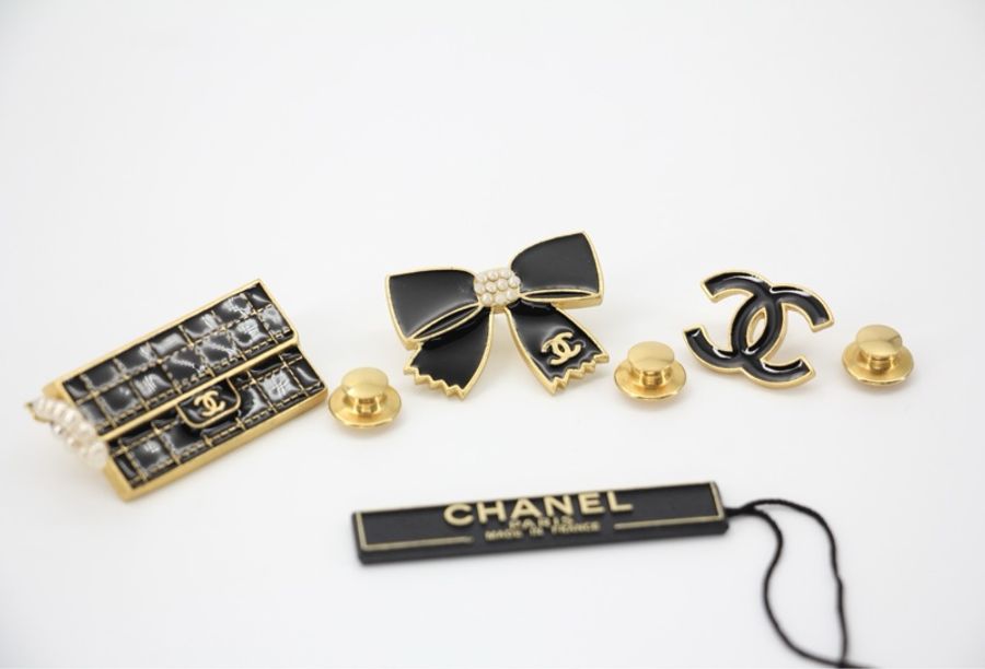 Chanel Vintage 02A 琺瑯黑色包蝴蝶結CC三件套裝胸針-9