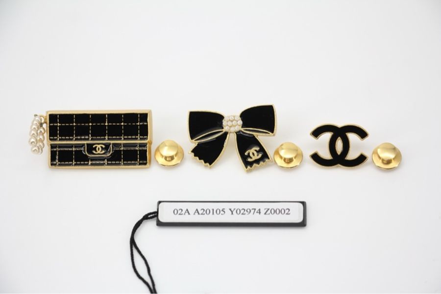 Chanel Vintage 02A 琺瑯黑色包蝴蝶結CC三件套裝胸針-10