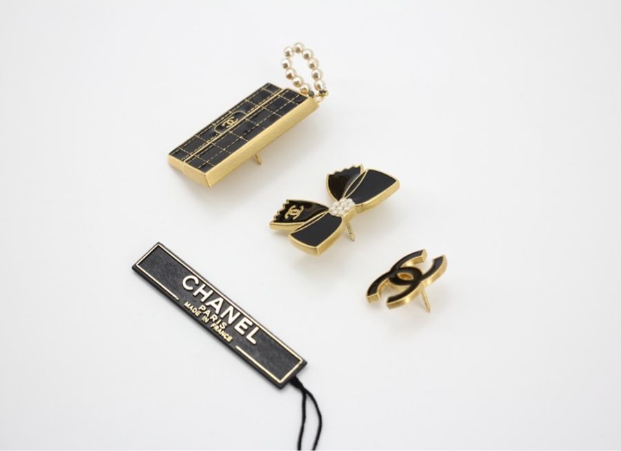 Chanel Vintage 02A 琺瑯黑色包蝴蝶結CC三件套裝胸針-11