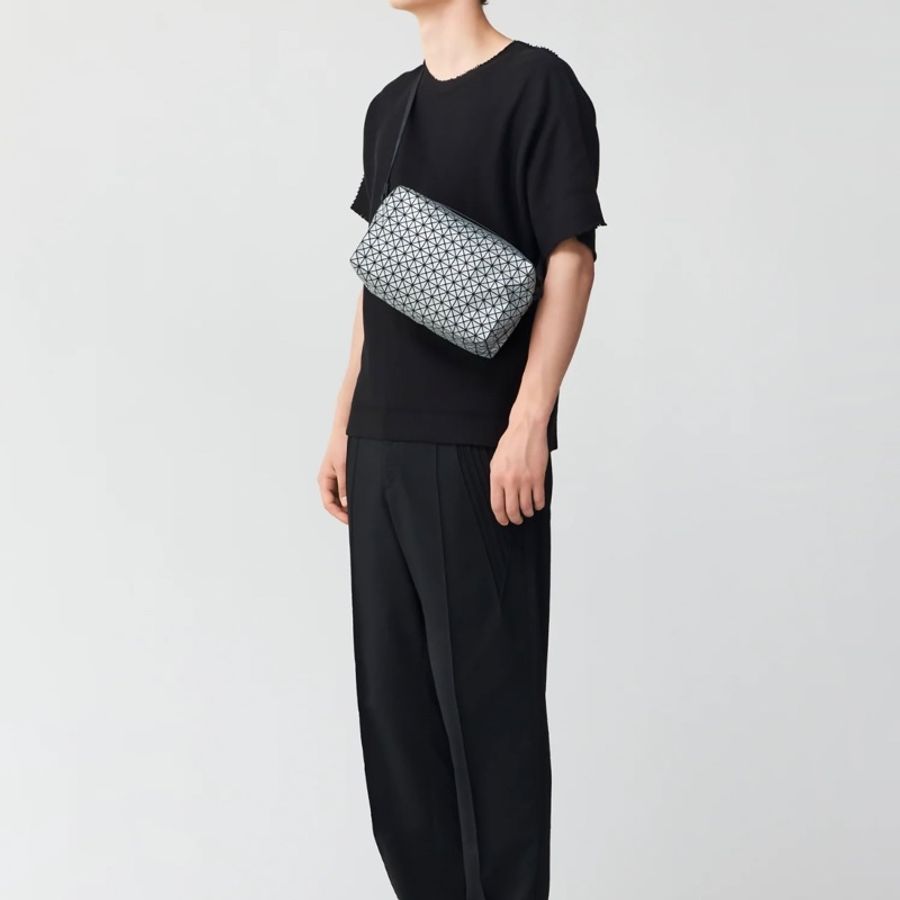 BAO BAO ISSEY MIYAKE 三宅一生 SADDLE BAG REFLECTOR SILVER（銀）本季新品-3