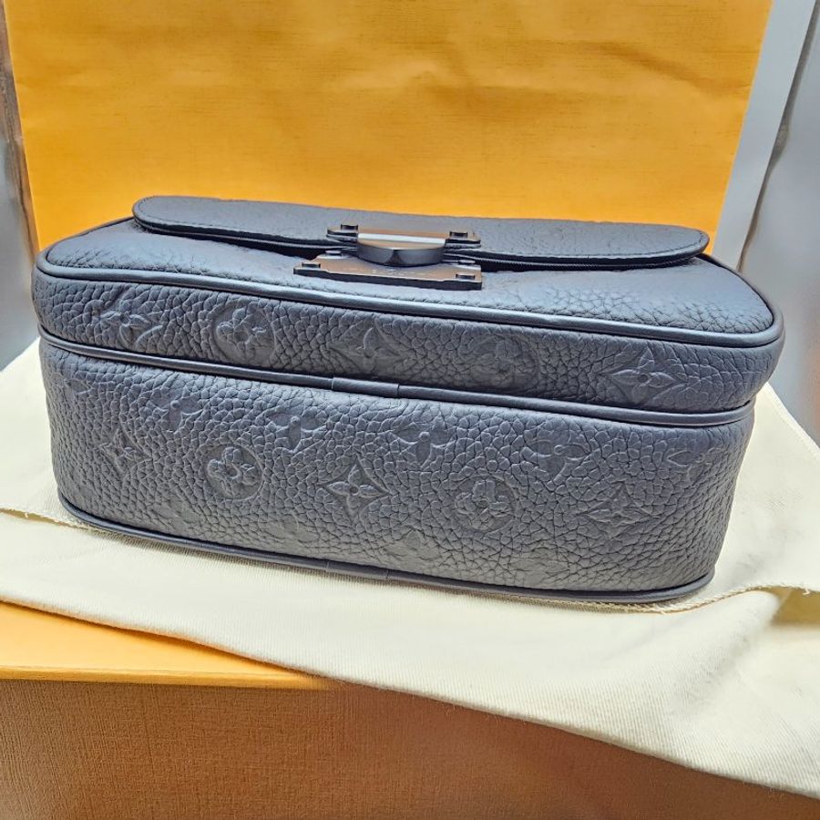 LV S Lock 郵差包 M58489 黑色 Monogram Taurillon 皮革 斜背包 男包 Louis Vuitton 法國製 相機包 messenger-5