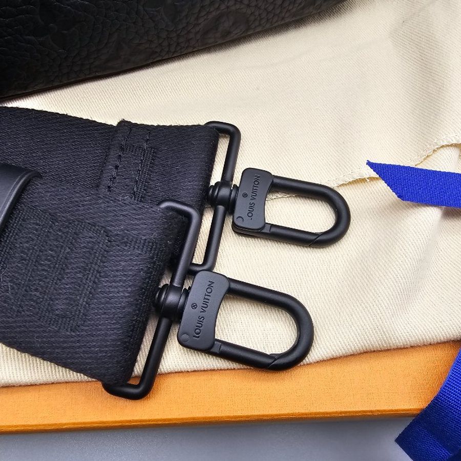 LV S Lock 郵差包 M58489 黑色 Monogram Taurillon 皮革 斜背包 男包 Louis Vuitton 法國製 相機包 messenger-8