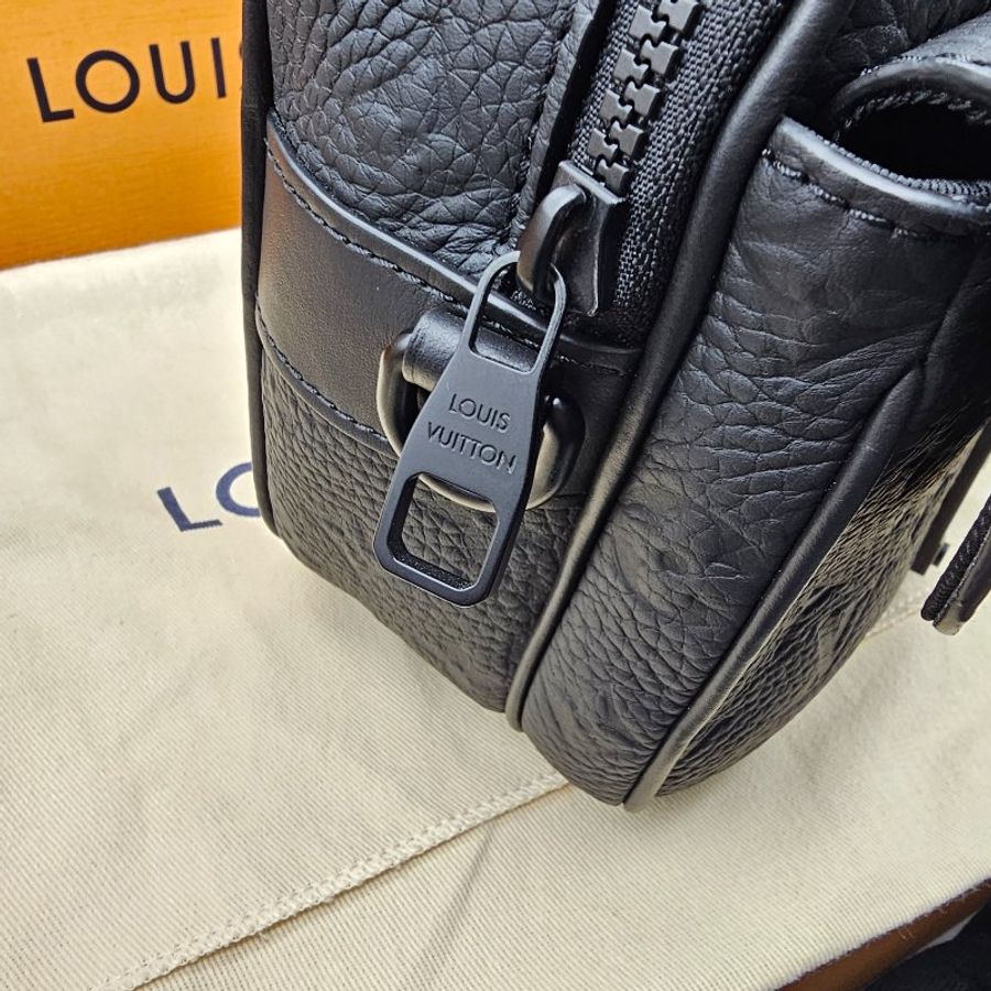 LV S Lock 郵差包 M58489 黑色 Monogram Taurillon 皮革 斜背包 男包 Louis Vuitton 法國製 相機包 messenger-9