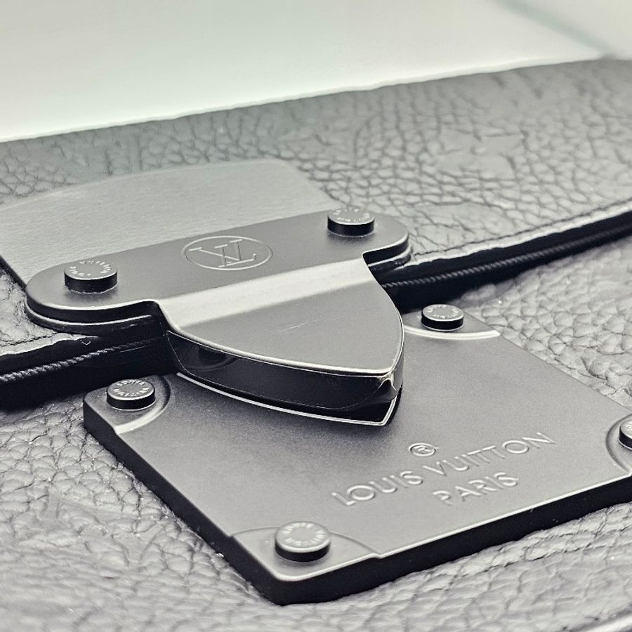 LV S Lock 郵差包 M58489 黑色 Monogram Taurillon 皮革 斜背包 男包 Louis Vuitton 法國製 相機包 messenger-15