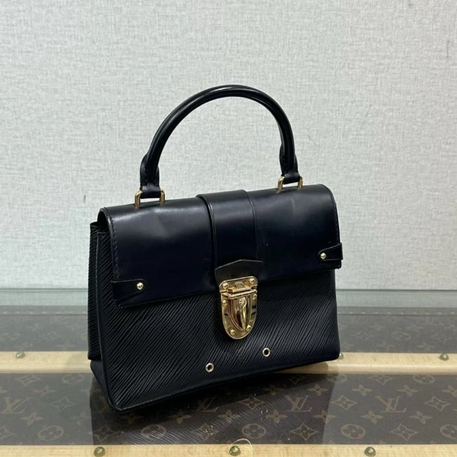 LV 黑金水波紋郵差手提斜背包 21*16*8 98新配件塵袋-1