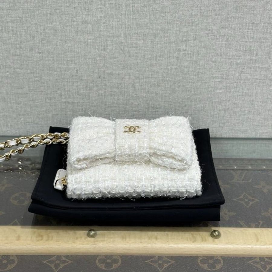 CHANEL vic禮物白金毛呢蝴蝶結肩背斜背包11*8*3 全新配件塵袋盒子-3