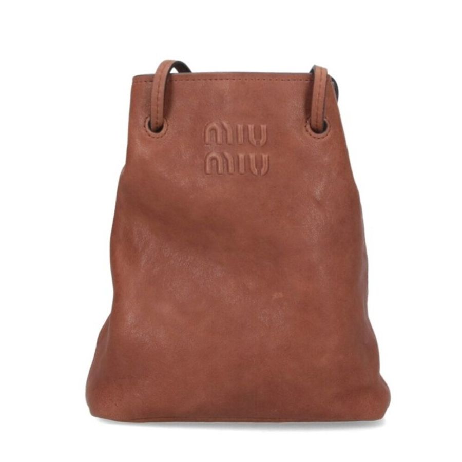 【MIU MIU】Mini Bag 納帕皮革 壓紋字母 迷你 肩背包 斜背包 水桶包 橡樹棕色 5NF460-0