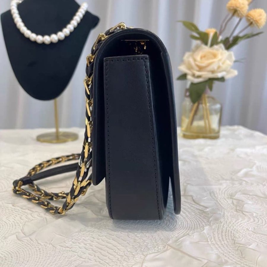 Fendi 黑金肩背包27*13*4 99新 配件塵袋-5