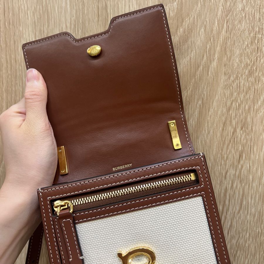 Burberry 米帆布咖牛皮Robin斜背手機包80316491-7