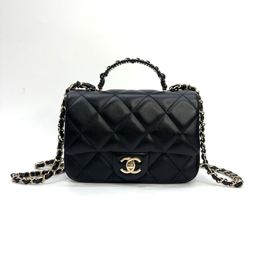 Chanel 黑羊皮淡金釦手柄拼黑珍珠斜背方胖-0