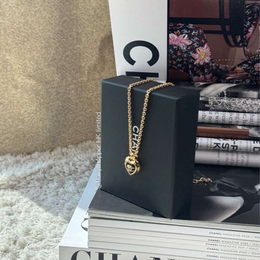 CHANEL 香奈兒 【25A 早秋】黑金色愛心頸鏈-0