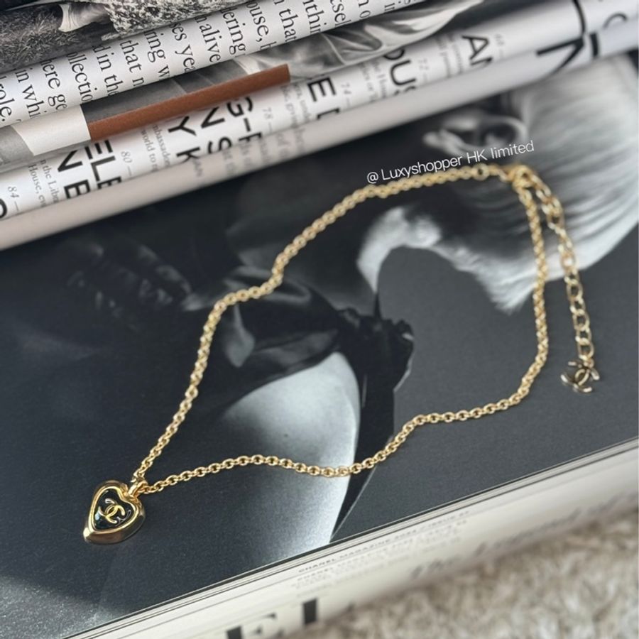 CHANEL 香奈兒 【25A 早秋】黑金色愛心頸鏈-1