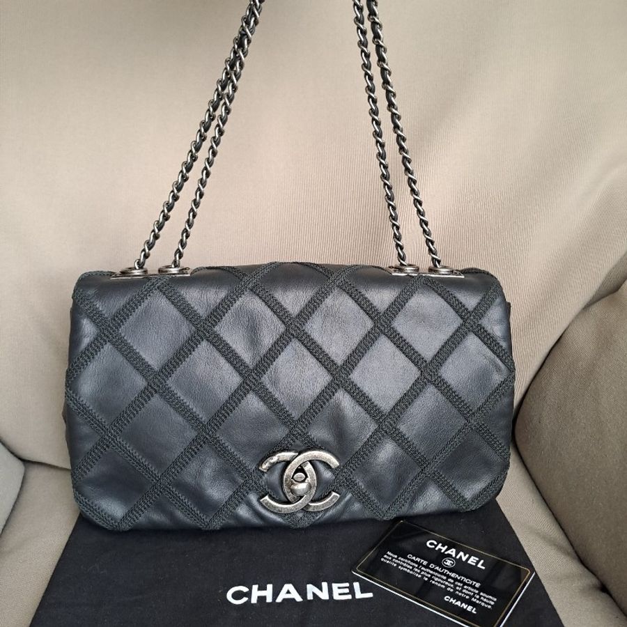 ❤chanel 黑銀外縫線牛皮包-0