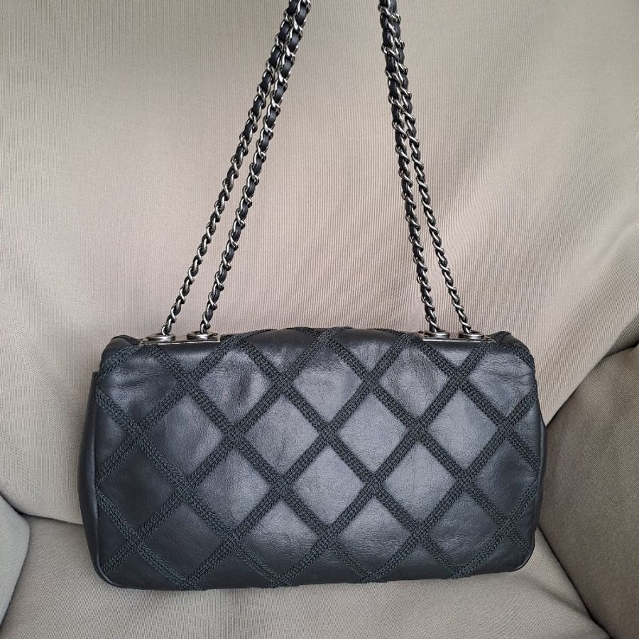 ❤chanel 黑銀外縫線牛皮包-1