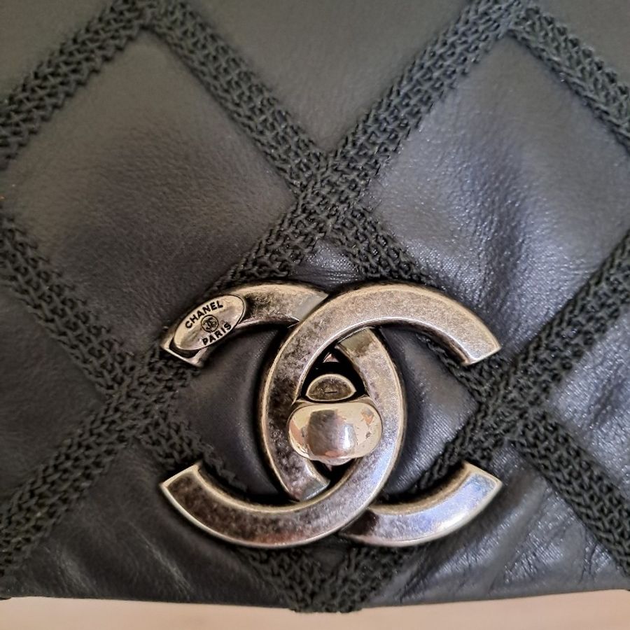 ❤chanel 黑銀外縫線牛皮包-2