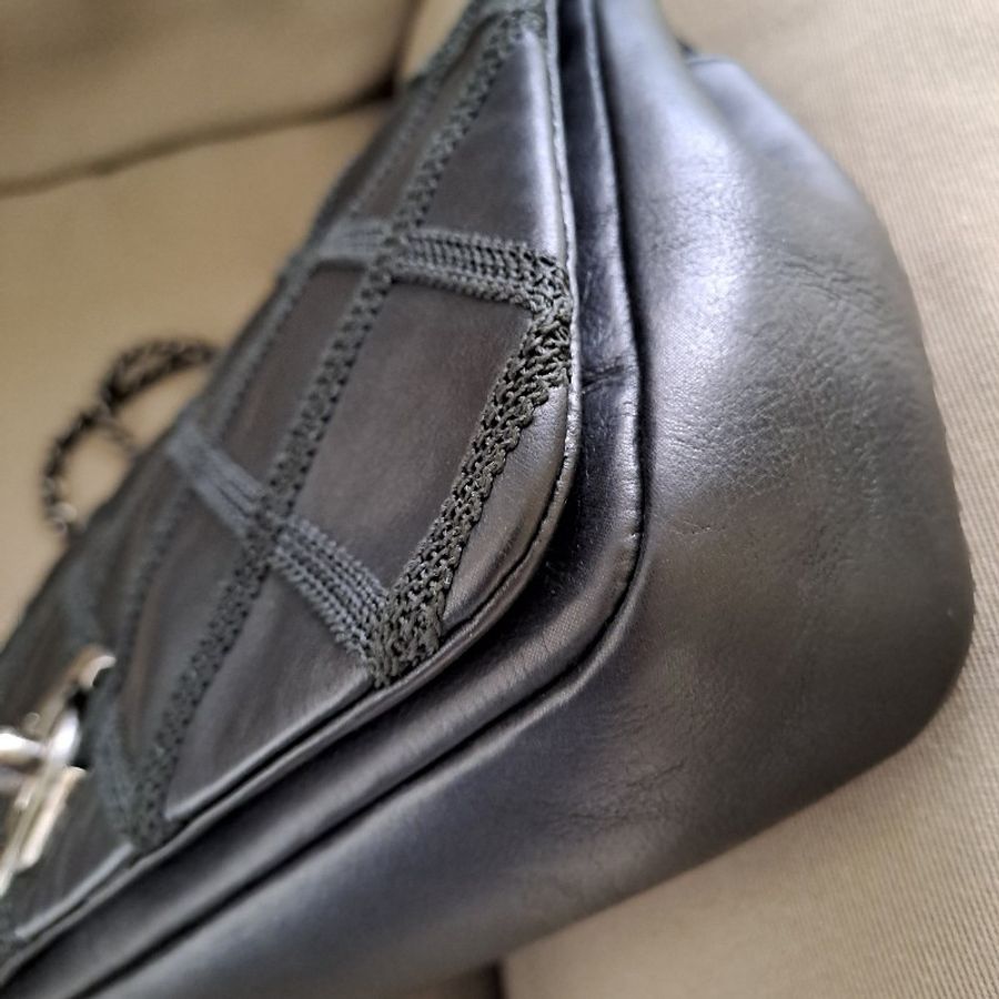 ❤chanel 黑銀外縫線牛皮包-5