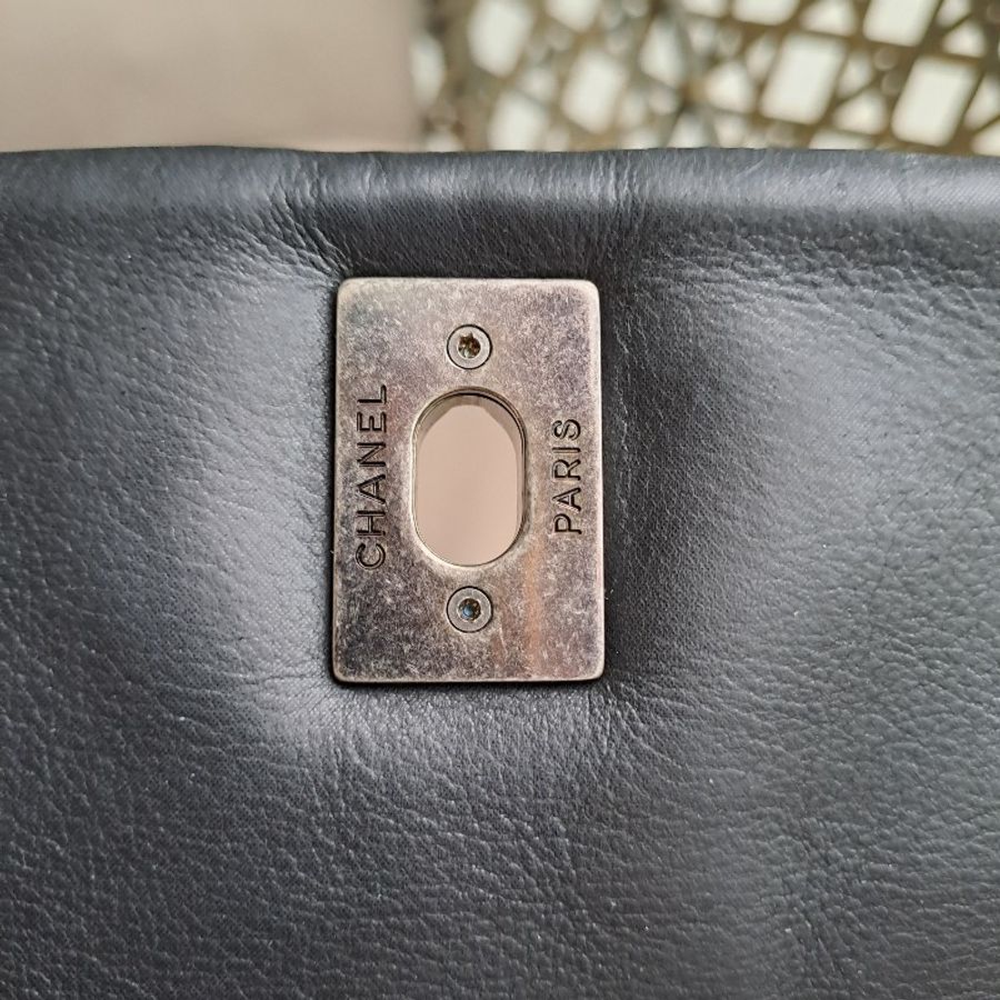 ❤chanel 黑銀外縫線牛皮包-10
