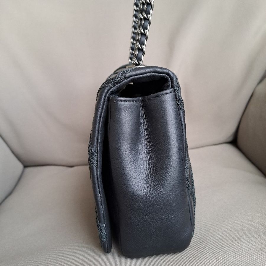 ❤chanel 黑銀外縫線牛皮包-13