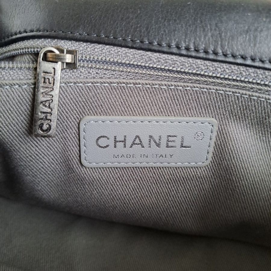❤chanel 黑銀外縫線牛皮包-14