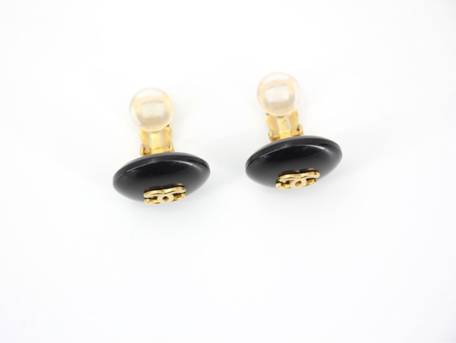 Chanel Vintage 95A樹脂圓形黑色耳環-1