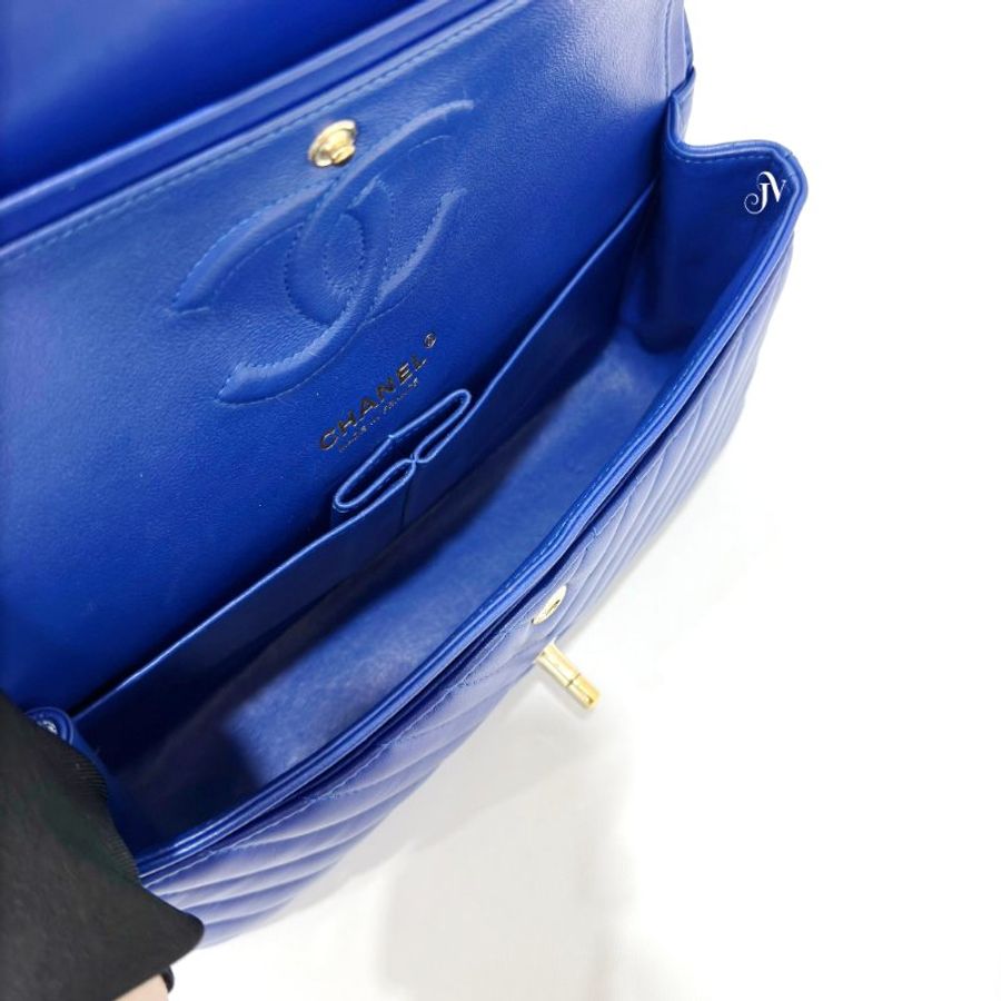 Chanel 寶藍山形紋銀釦COCO25 /A10621-5