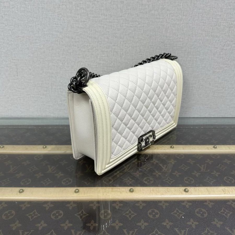 CHANEL Leboy中大號28*18*7 98新 配件保卡塵袋-1