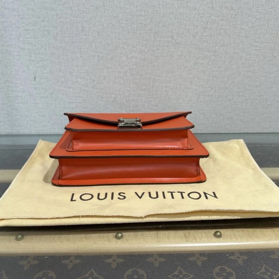 LV 橙色銀扣水波紋手提斜背郵差包 20*16*4 99新 配件塵袋-4