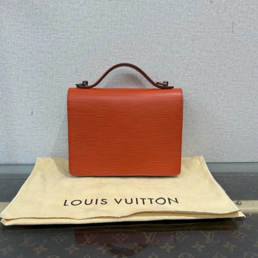 LV 橙色銀扣水波紋手提斜背郵差包 20*16*4 99新 配件塵袋-5