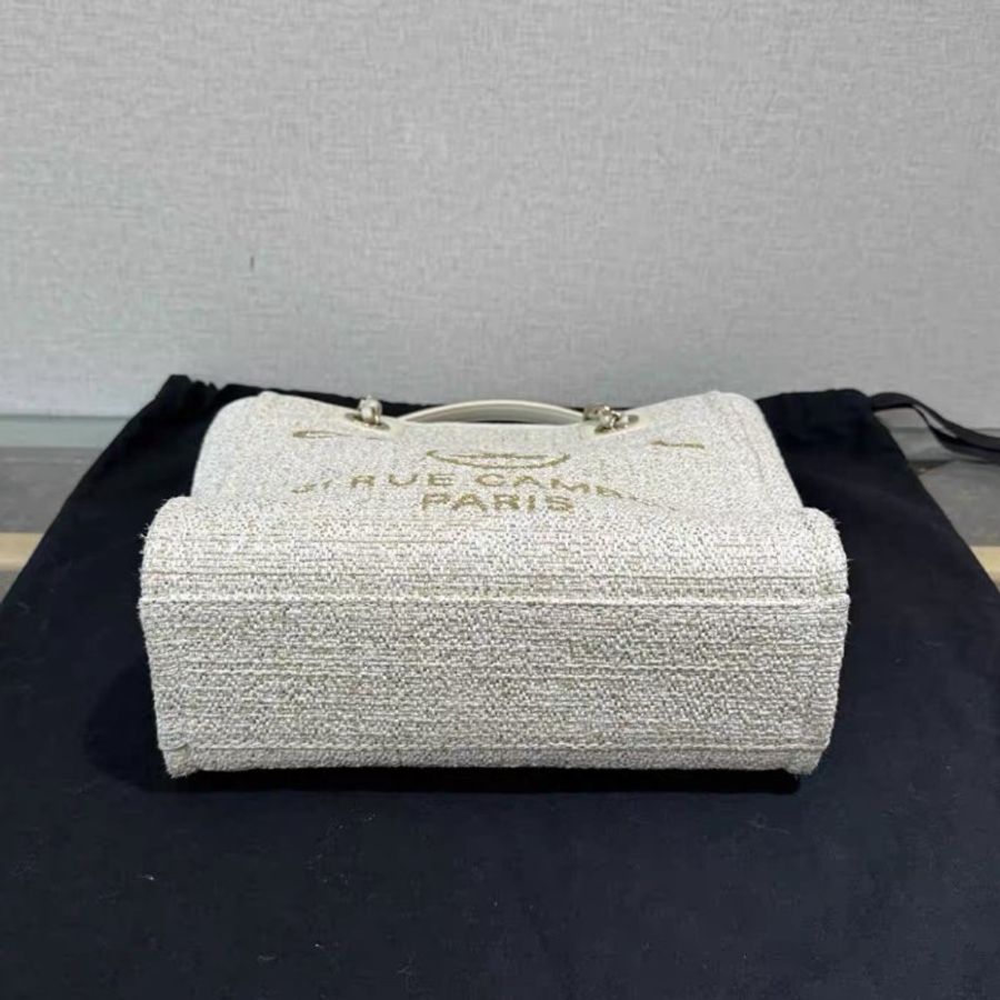 CHANEL 米白色金扣編織手提肩背沙灘包 26*26*12 99新 配件塵袋-3