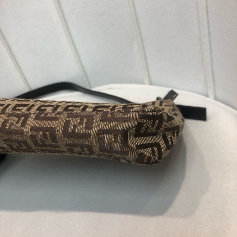 FENDI 全布老花 奶茶色 麻雀袋 XA491-7