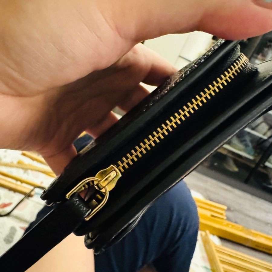 MARC JACOBS 經典黑色荔枝紋牛皮短夾-11