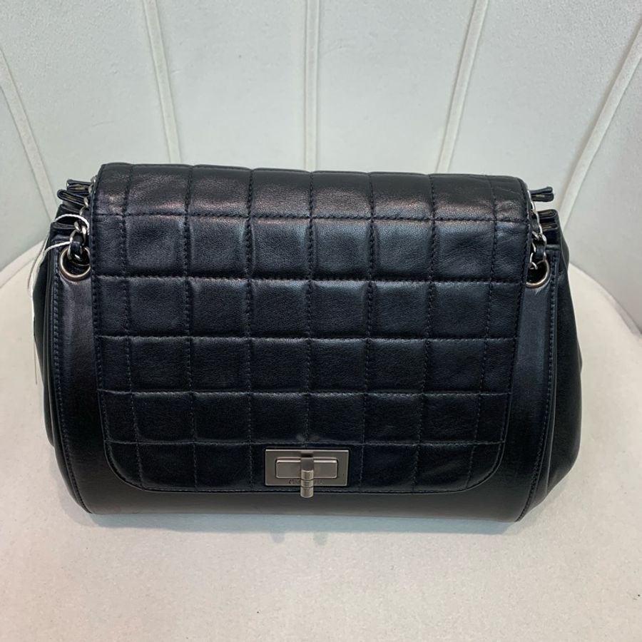 Chanel 2.55 黑色銀扣菱格 保齡球袋 銀色皮穿鏈XB547-10