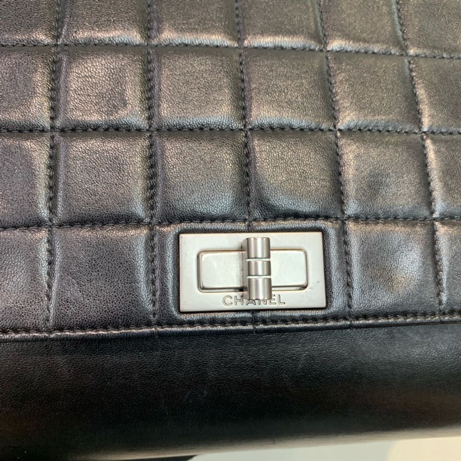 Chanel 2.55 黑色銀扣菱格 保齡球袋 銀色皮穿鏈XB547-33